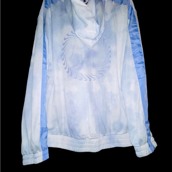 Nike Women's Sportswear Plus Size Icon Clash Tie-Dye Jacket - Picture 2 of 10